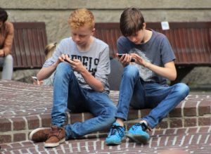 how to limit cell phone use of your kids and teens